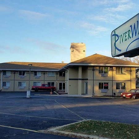 Riverwalk Inn & Suites Fort Atkinson Kültér fotó