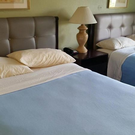 Riverwalk Inn & Suites Fort Atkinson Kültér fotó