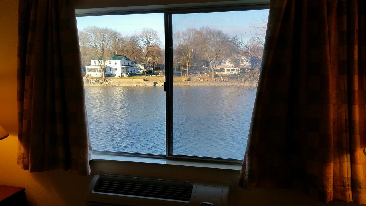 Riverwalk Inn & Suites Fort Atkinson Kültér fotó