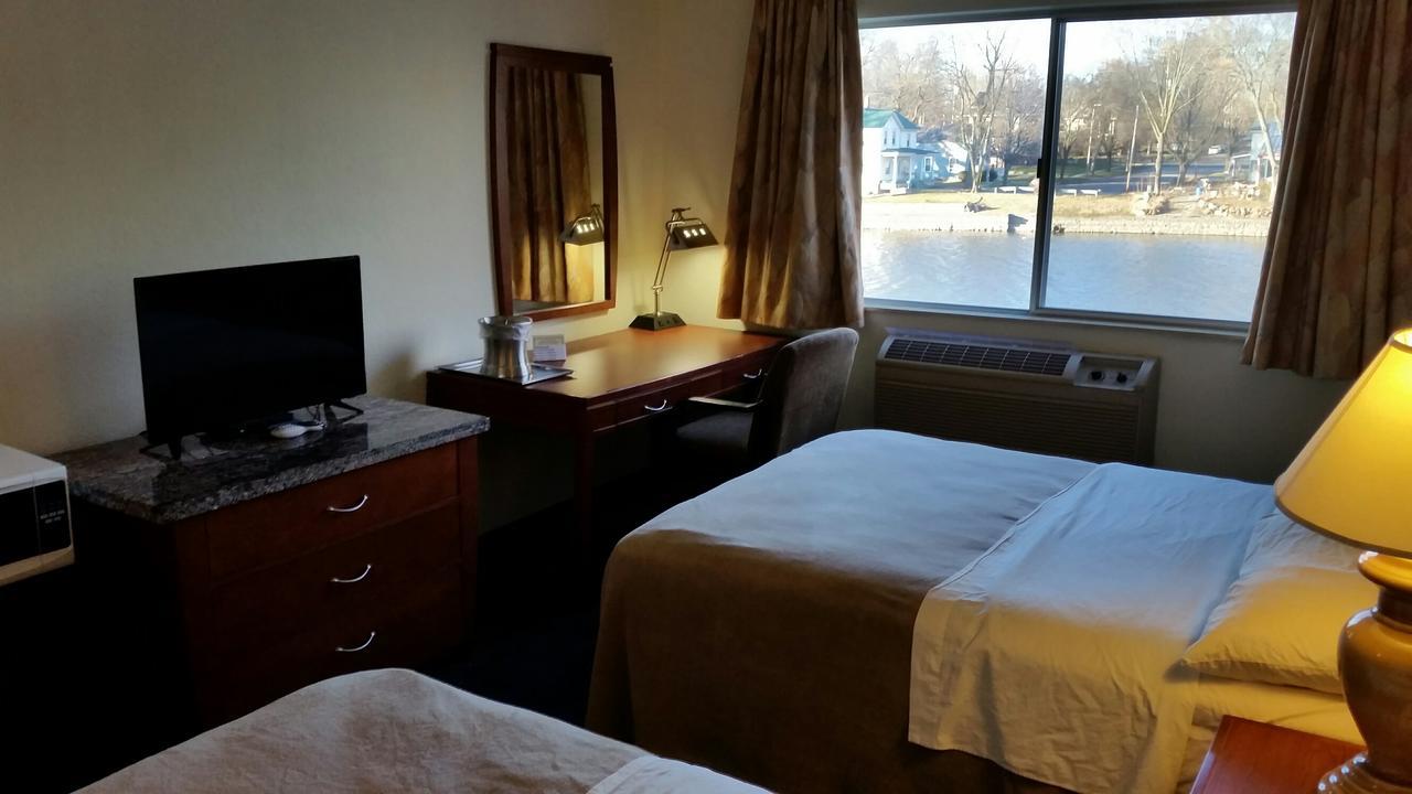 Riverwalk Inn & Suites Fort Atkinson Kültér fotó