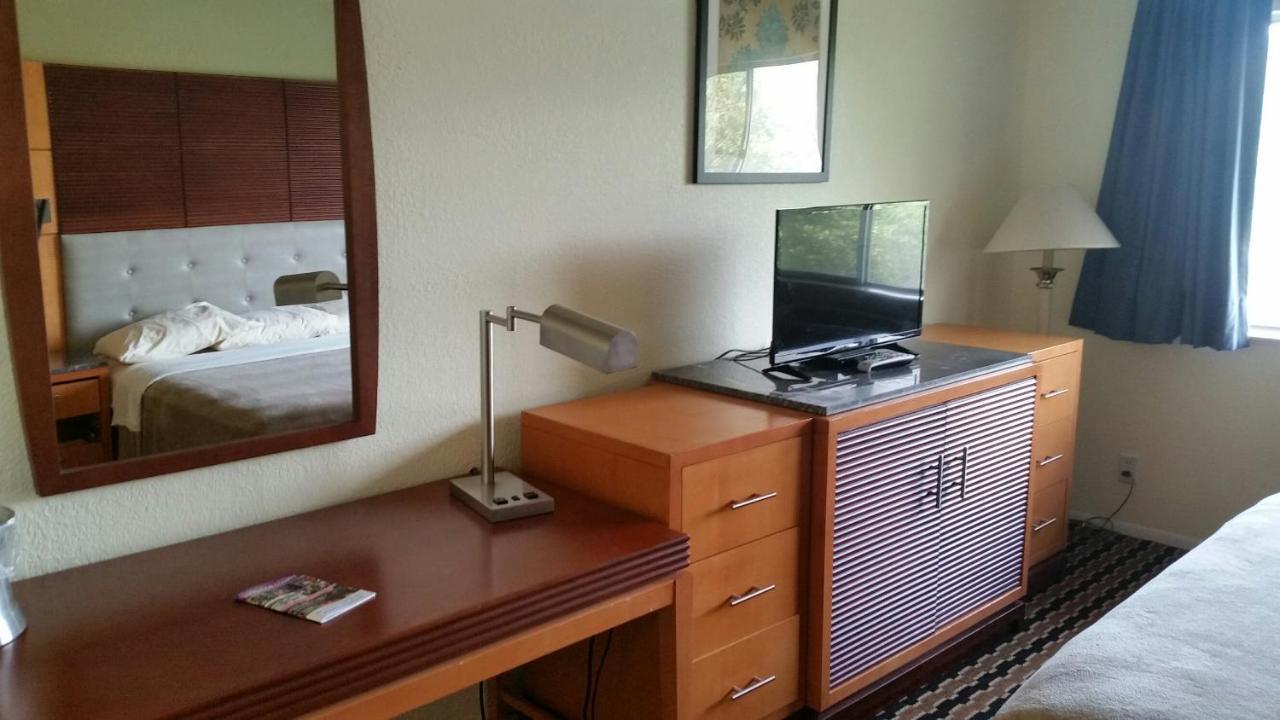 Riverwalk Inn & Suites Fort Atkinson Kültér fotó