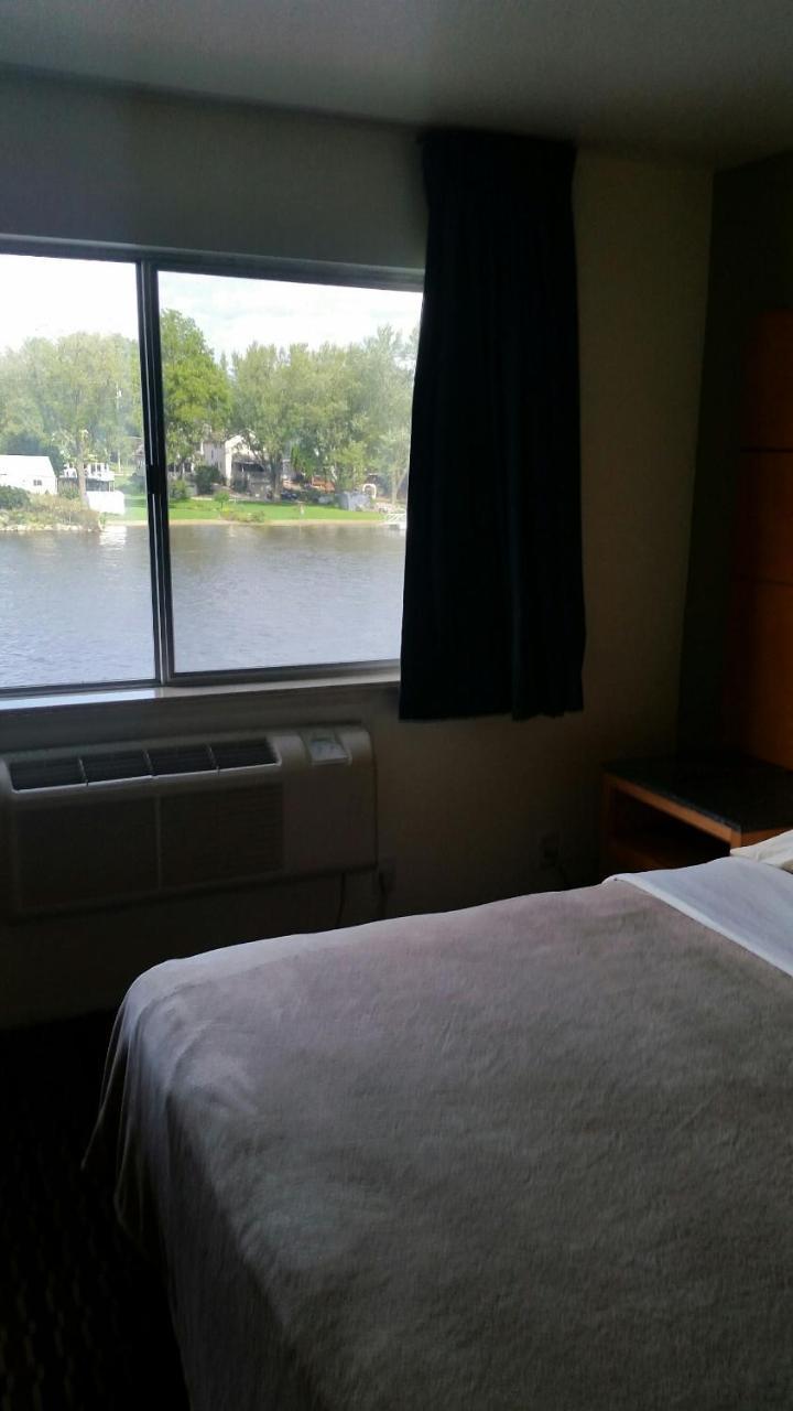 Riverwalk Inn & Suites Fort Atkinson Kültér fotó