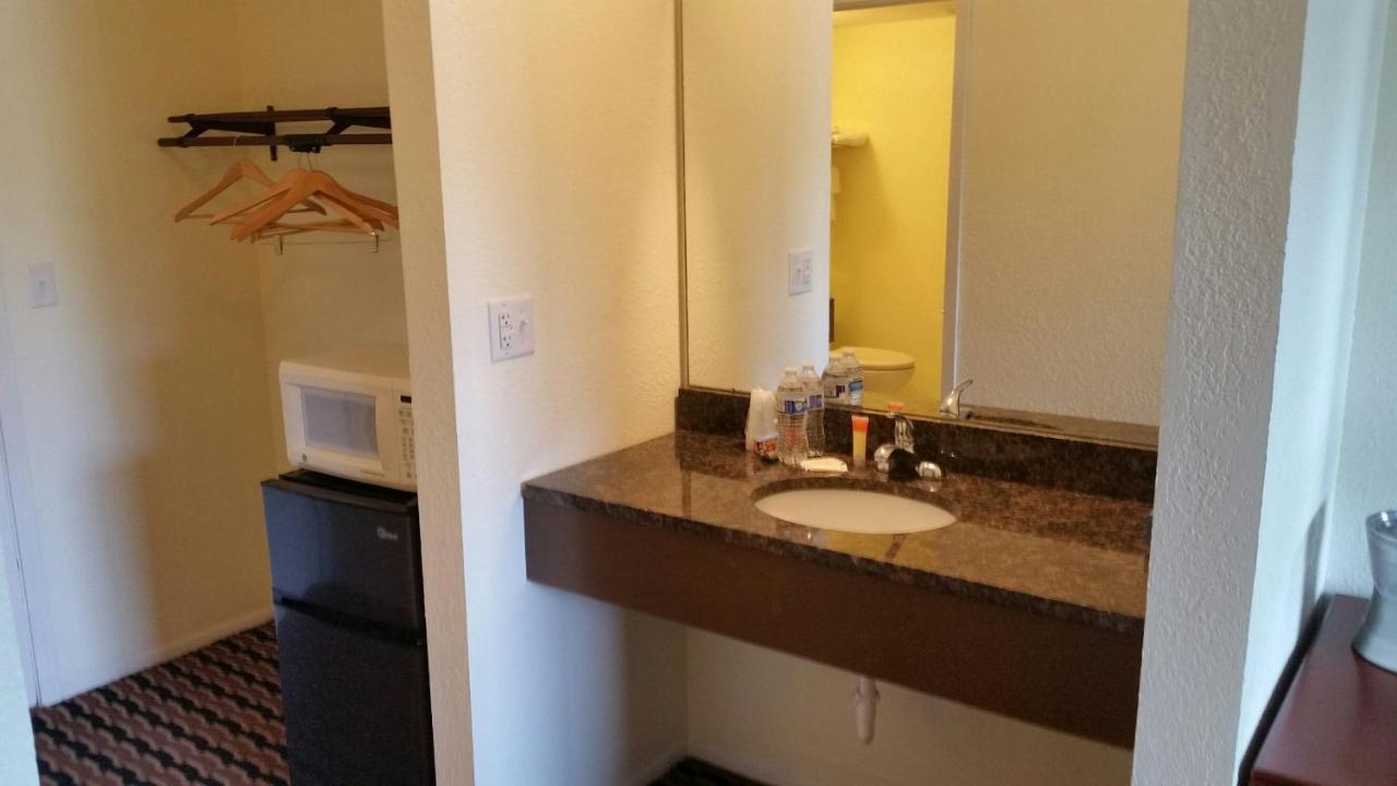 Riverwalk Inn & Suites Fort Atkinson Kültér fotó