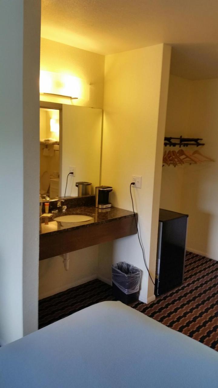 Riverwalk Inn & Suites Fort Atkinson Kültér fotó