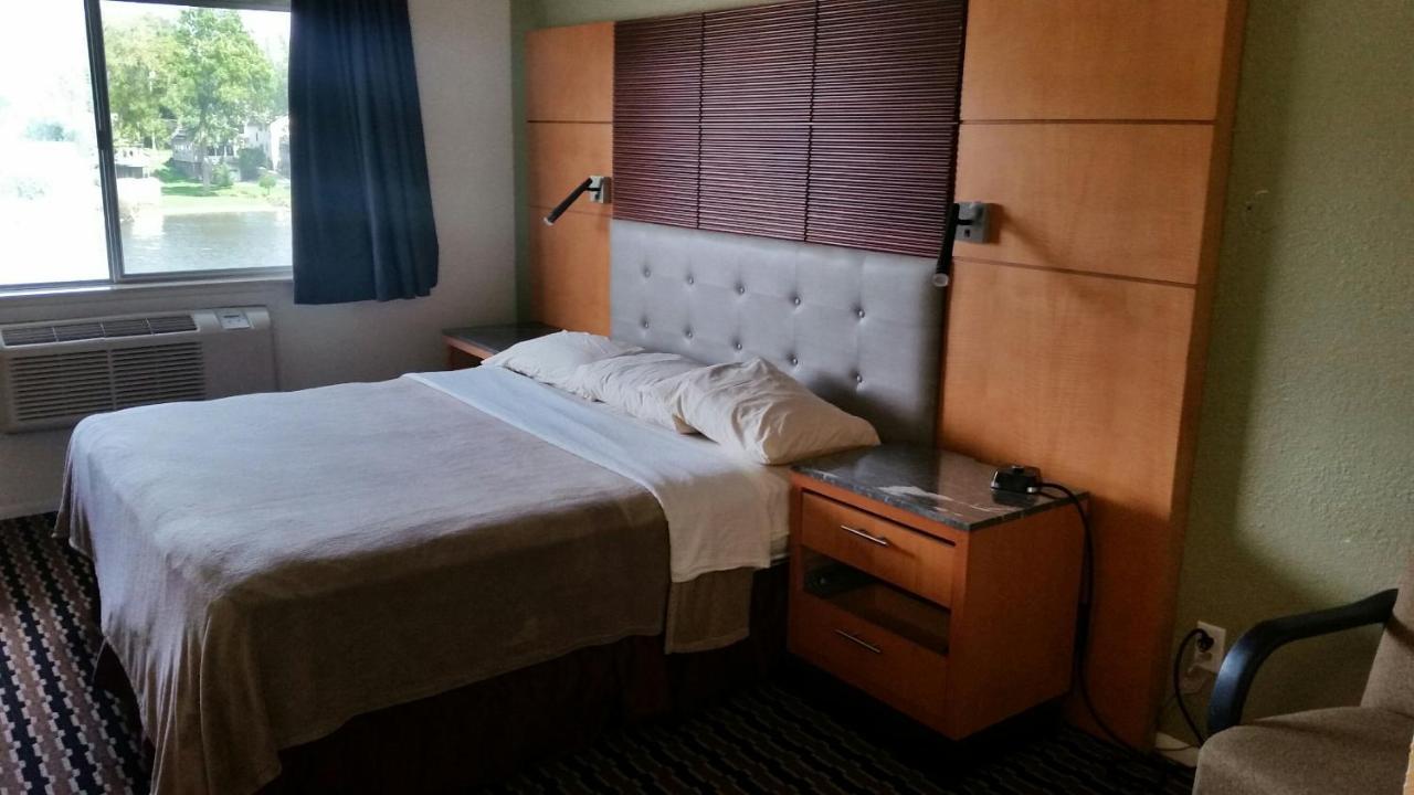 Riverwalk Inn & Suites Fort Atkinson Kültér fotó