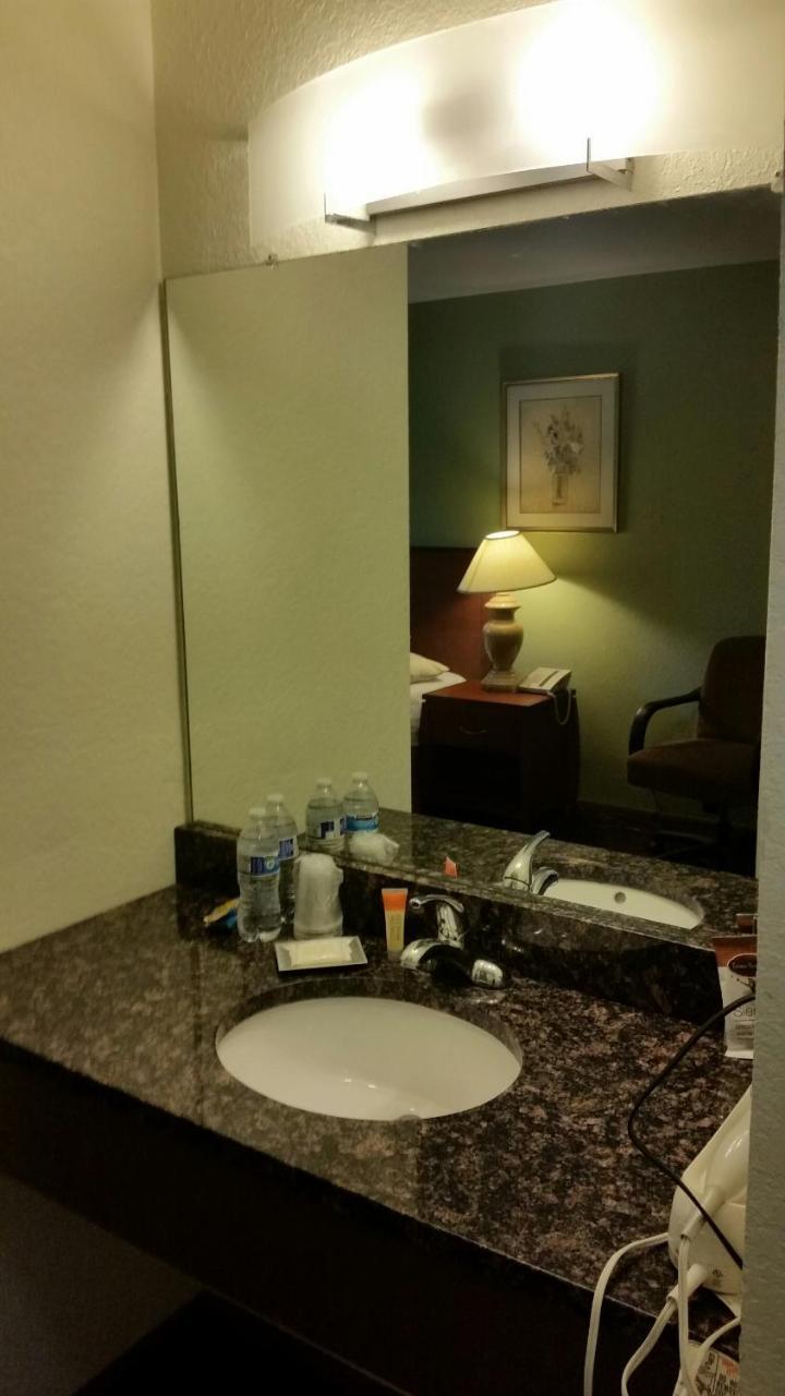 Riverwalk Inn & Suites Fort Atkinson Kültér fotó